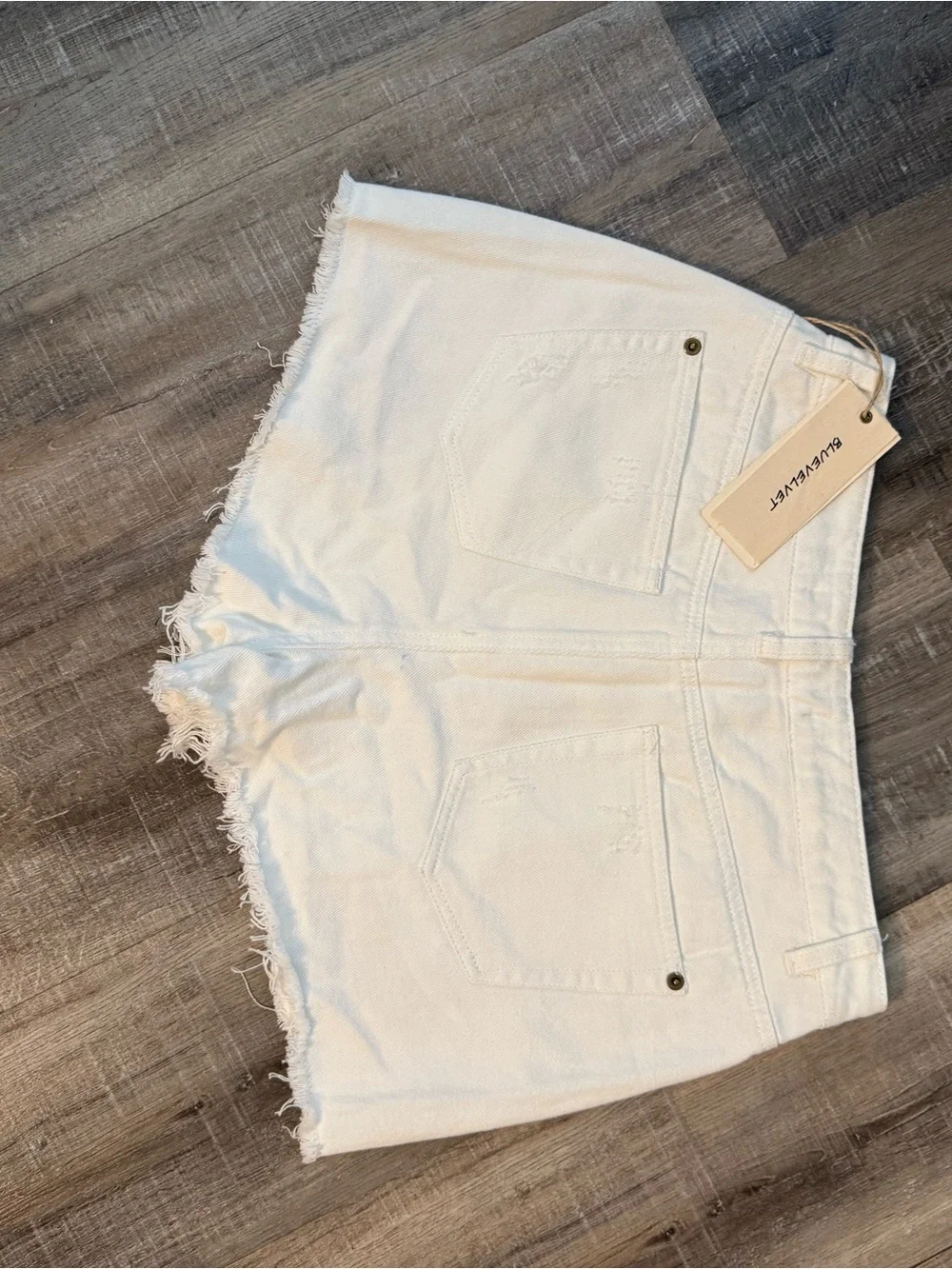 NWT Blue Velvet‎ White Distressed Denim Shorts Size Large Raw Hem